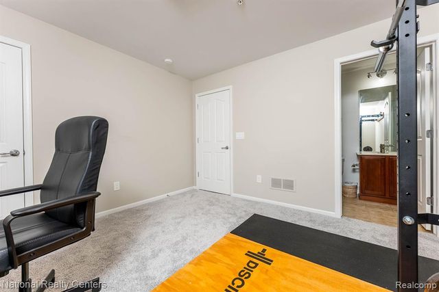 27863 Hopkins Drive, Novi, MI 48377