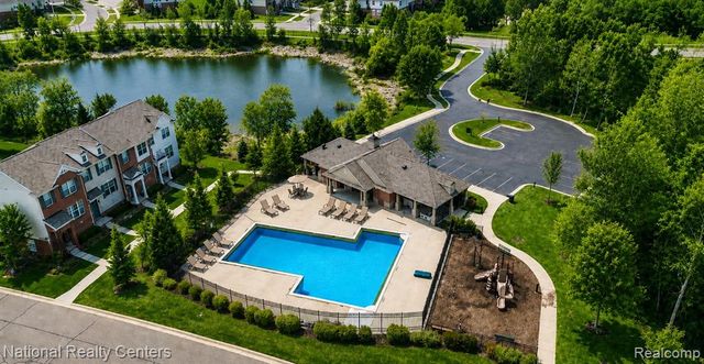 27863 Hopkins Drive, Novi, MI 48377