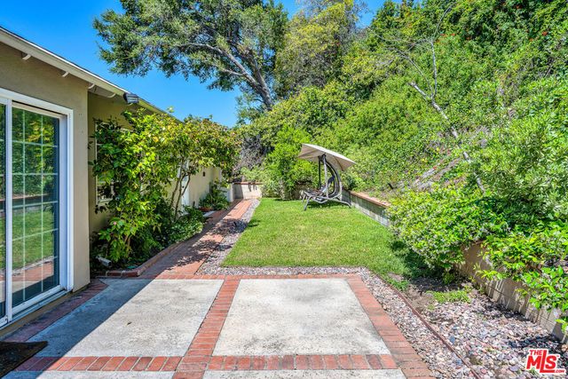 260 N Bundy Drive, Los Angeles, CA 90049