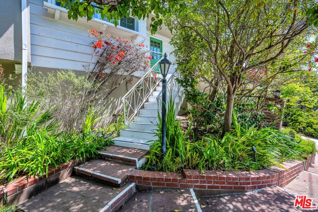 260 N Bundy Drive, Los Angeles, CA 90049