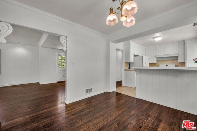 260 N Bundy Drive, Los Angeles, CA 90049