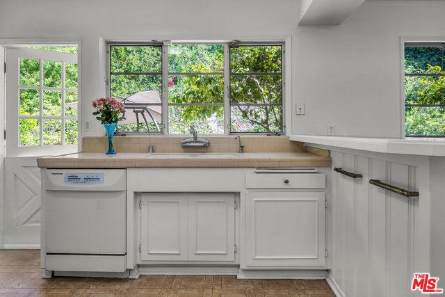 260 N Bundy Drive, Los Angeles, CA 90049