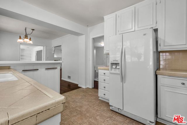 260 N Bundy Drive, Los Angeles, CA 90049