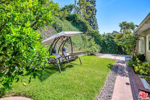 260 N Bundy Drive, Los Angeles, CA 90049