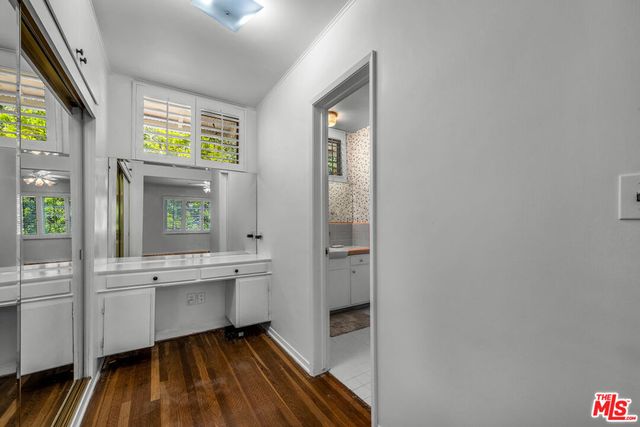 260 N Bundy Drive, Los Angeles, CA 90049