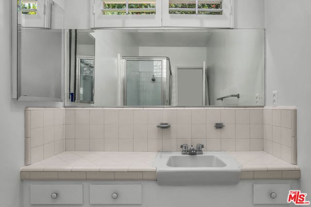 260 N Bundy Drive, Los Angeles, CA 90049