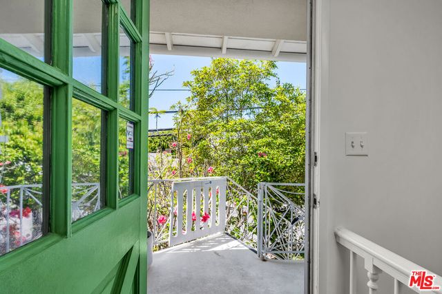 260 N Bundy Drive, Los Angeles, CA 90049