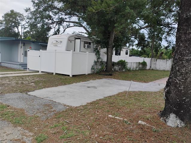 1833 VICEROY LANE, Holiday, FL 34690