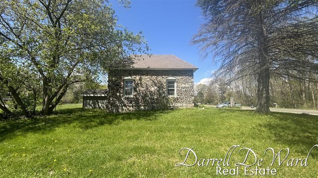 8425 N Holland Road, Six Lakes, MI 48886