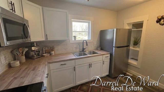 8425 N Holland Road, Six Lakes, MI 48886