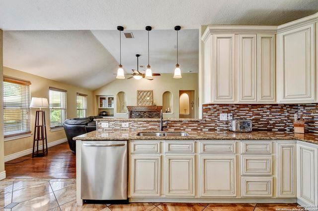 12838 Vidorra Circle Dr, San Antonio, TX 78216