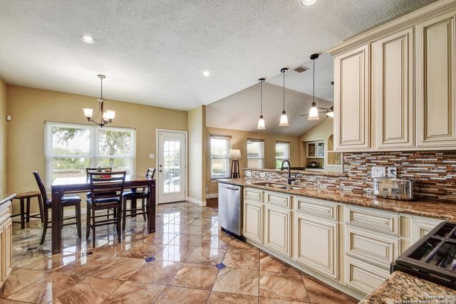 12838 Vidorra Circle Dr, San Antonio, TX 78216