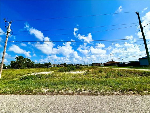 2700 42nd ST SW, Lehigh Acres, FL 33976