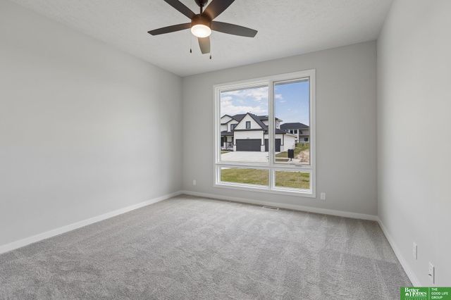 5502 N 213th Street, Elkhorn, NE 68022