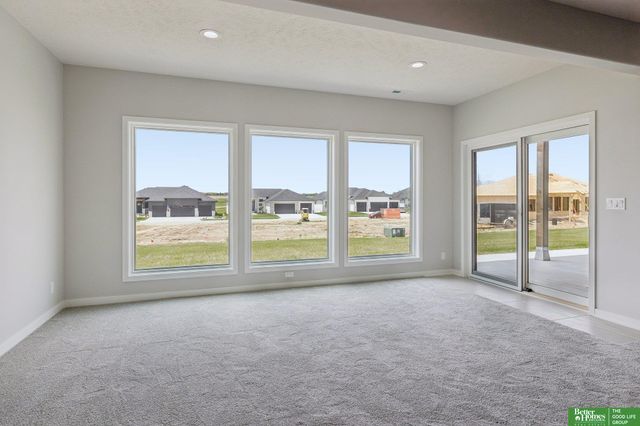 5502 N 213th Street, Elkhorn, NE 68022