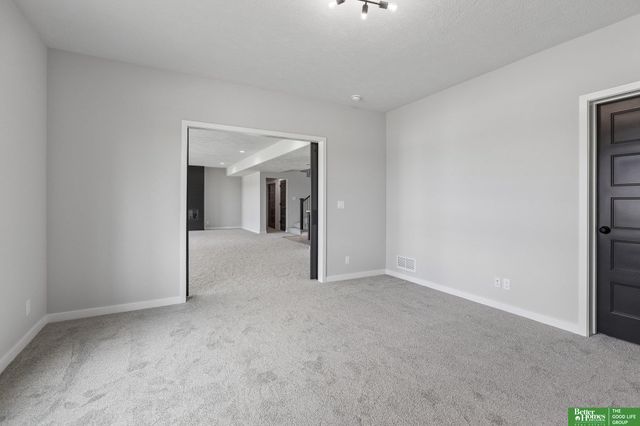 5502 N 213th Street, Elkhorn, NE 68022