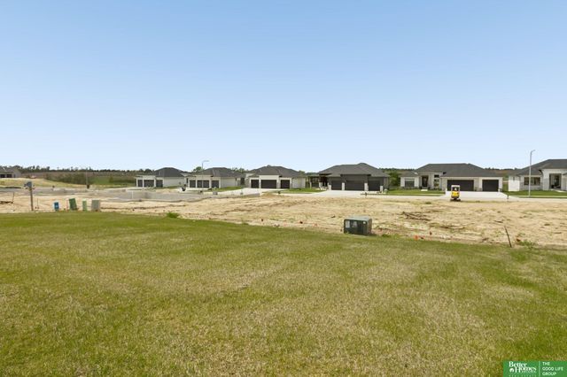 5502 N 213th Street, Elkhorn, NE 68022