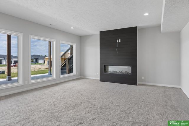 5502 N 213th Street, Elkhorn, NE 68022