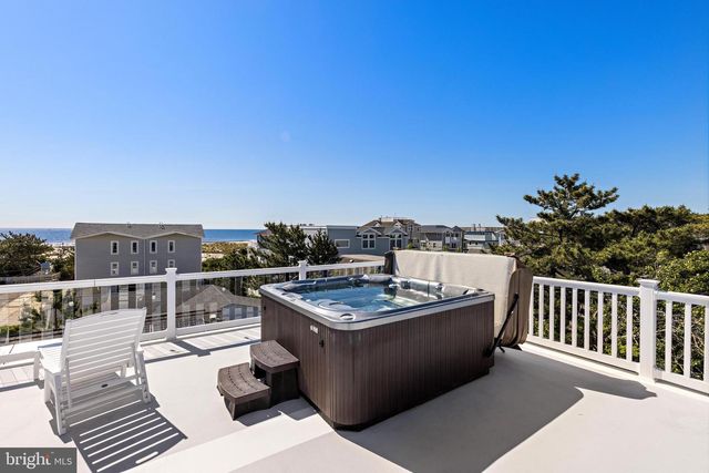 120 E 30TH ST, Ship Bottom, NJ 08008