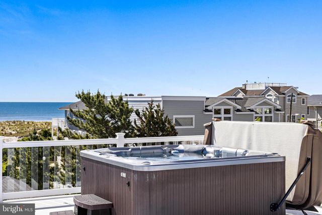 120 E 30TH ST, Ship Bottom, NJ 08008