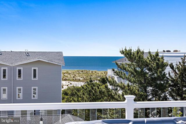 120 E 30TH ST, Ship Bottom, NJ 08008