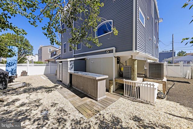 120 E 30TH ST, Ship Bottom, NJ 08008