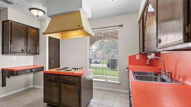 10507 Huntington Way Drive, Houston, TX 77099