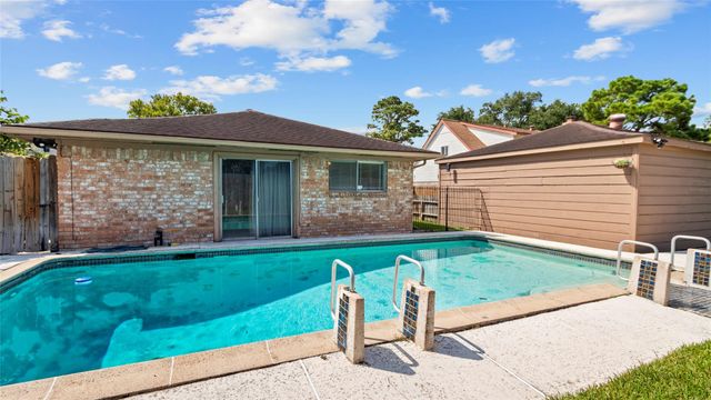 10507 Huntington Way Drive, Houston, TX 77099