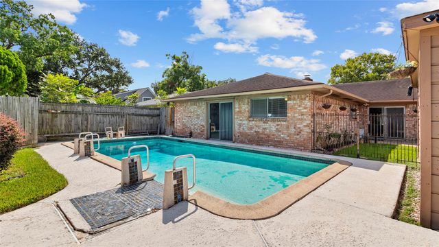 10507 Huntington Way Drive, Houston, TX 77099