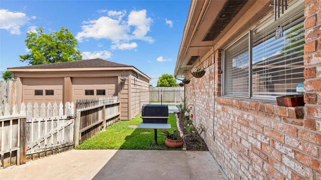 10507 Huntington Way Drive, Houston, TX 77099