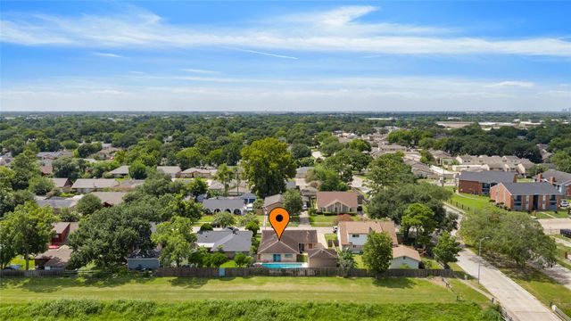 10507 Huntington Way Drive, Houston, TX 77099