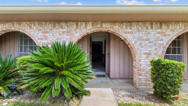 10507 Huntington Way Drive, Houston, TX 77099