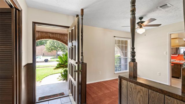 10507 Huntington Way Drive, Houston, TX 77099