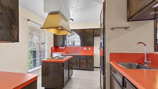 10507 Huntington Way Drive, Houston, TX 77099
