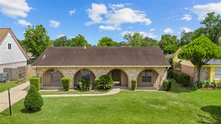 10507 Huntington Way Drive, Houston, TX 77099
