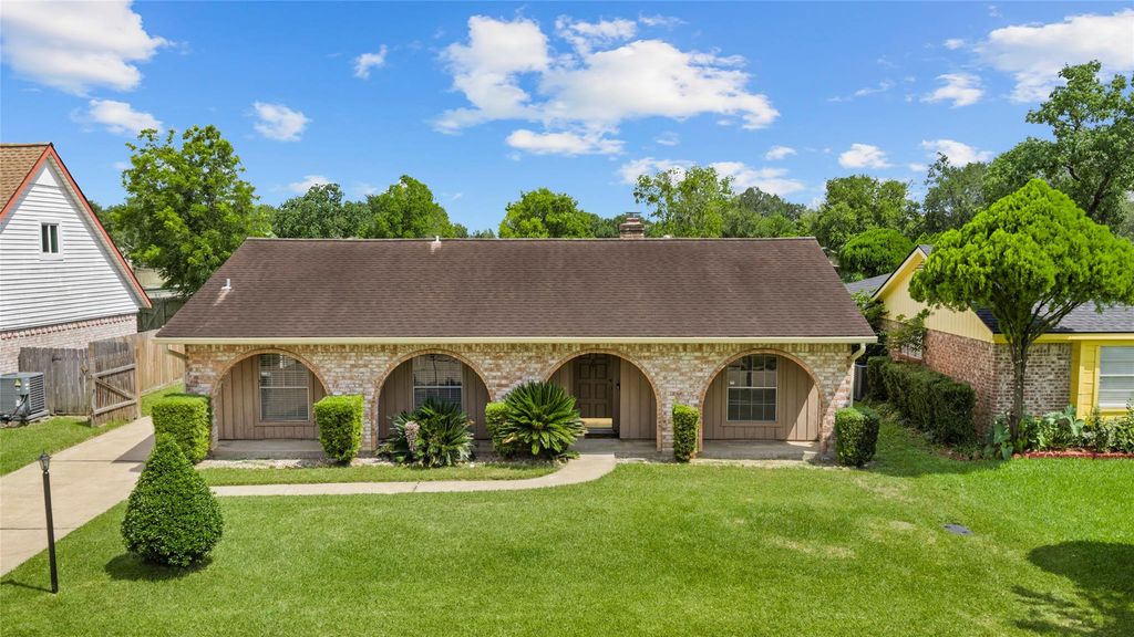 10507 Huntington Way Drive, Houston, TX 77099