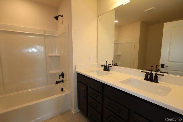 61717 Hevel Lane, Washington Township, MI 48094