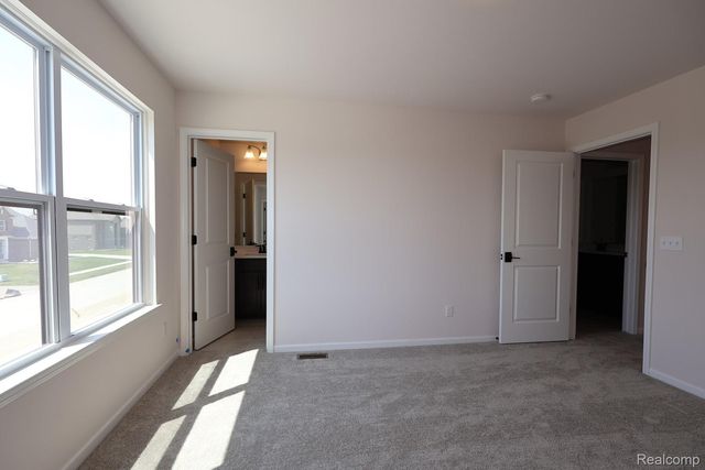 61717 Hevel Lane, Washington Township, MI 48094