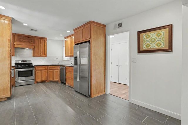 2421 NW 59th Street, Oklahoma City, OK 73112
