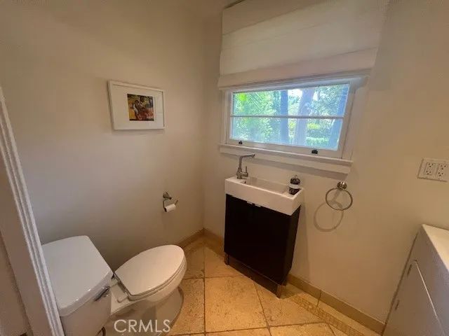 5744 Stansbury Avenue, Sherman Oaks, CA 91401