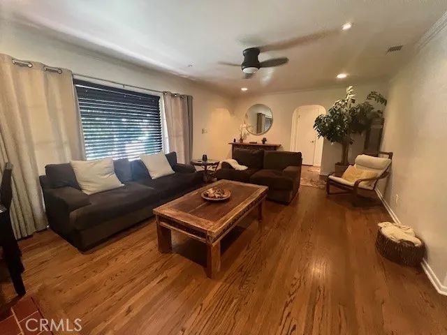 5744 Stansbury Avenue, Sherman Oaks, CA 91401