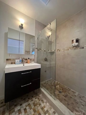 5744 Stansbury Avenue, Sherman Oaks, CA 91401