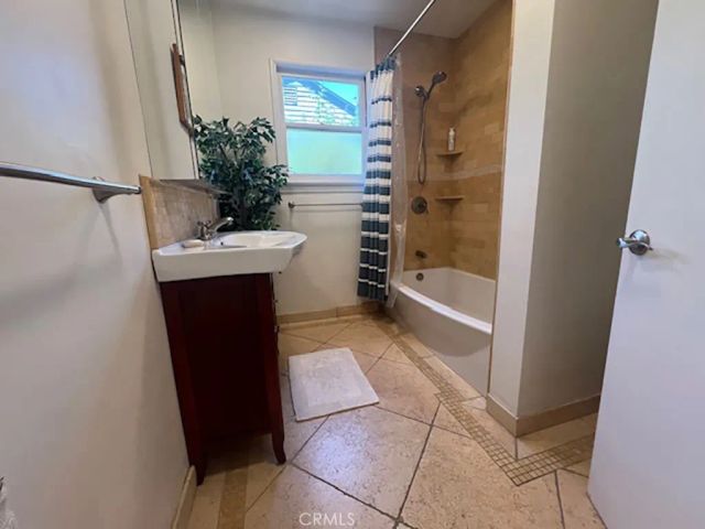 5744 Stansbury Avenue, Sherman Oaks, CA 91401