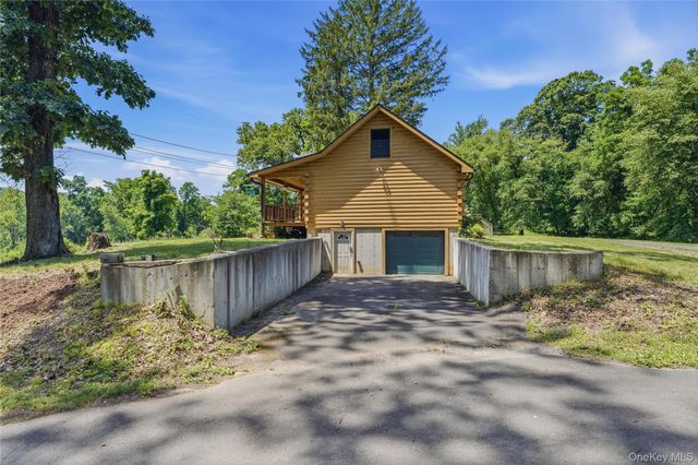 22 Deer Haven Road, Rosendale, NY 12472