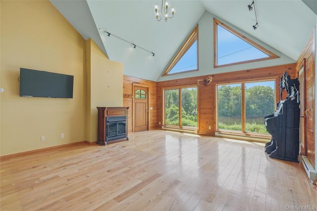 22 Deer Haven Road, Rosendale, NY 12472