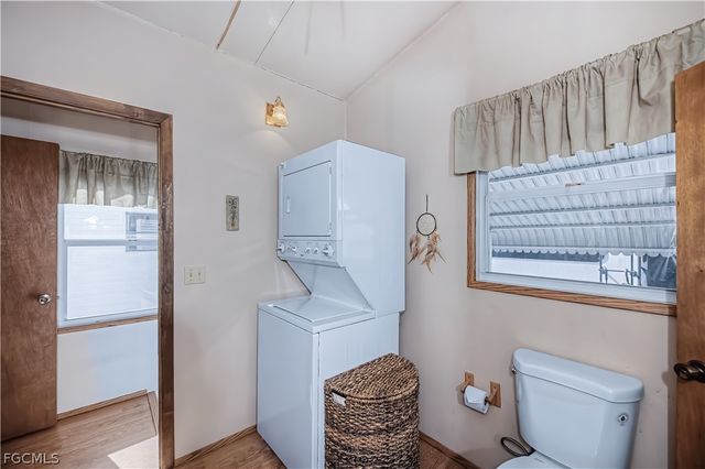 181 Caravan CIR, North Fort Myers, FL 33903