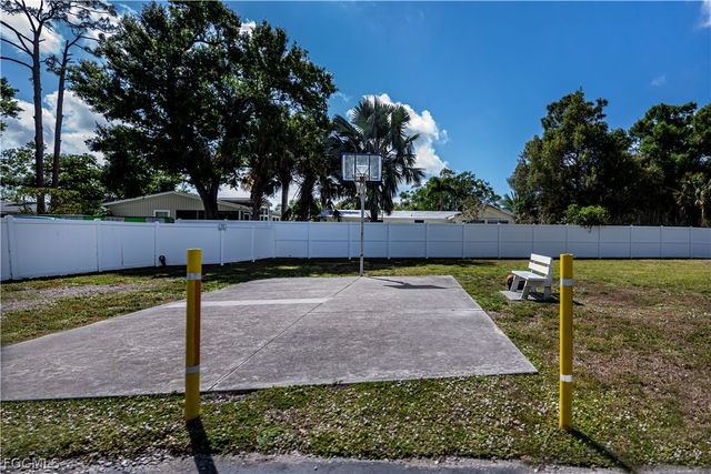 181 Caravan CIR, North Fort Myers, FL 33903