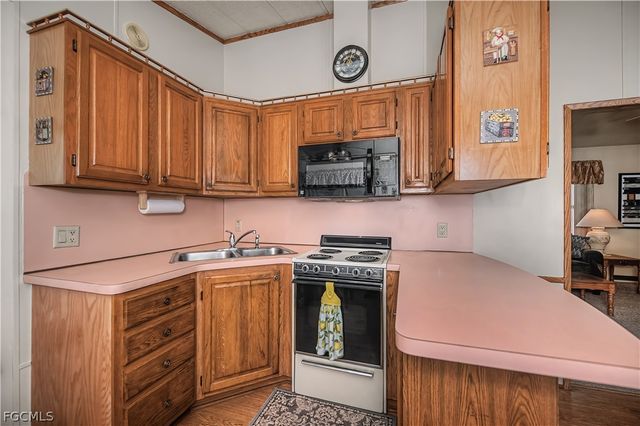 181 Caravan CIR, North Fort Myers, FL 33903