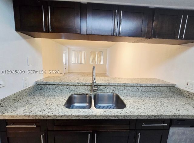 8160 Geneva Ct 112, Doral, FL 33166