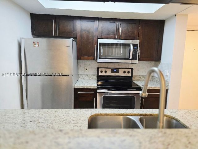 8160 Geneva Ct 112, Doral, FL 33166
